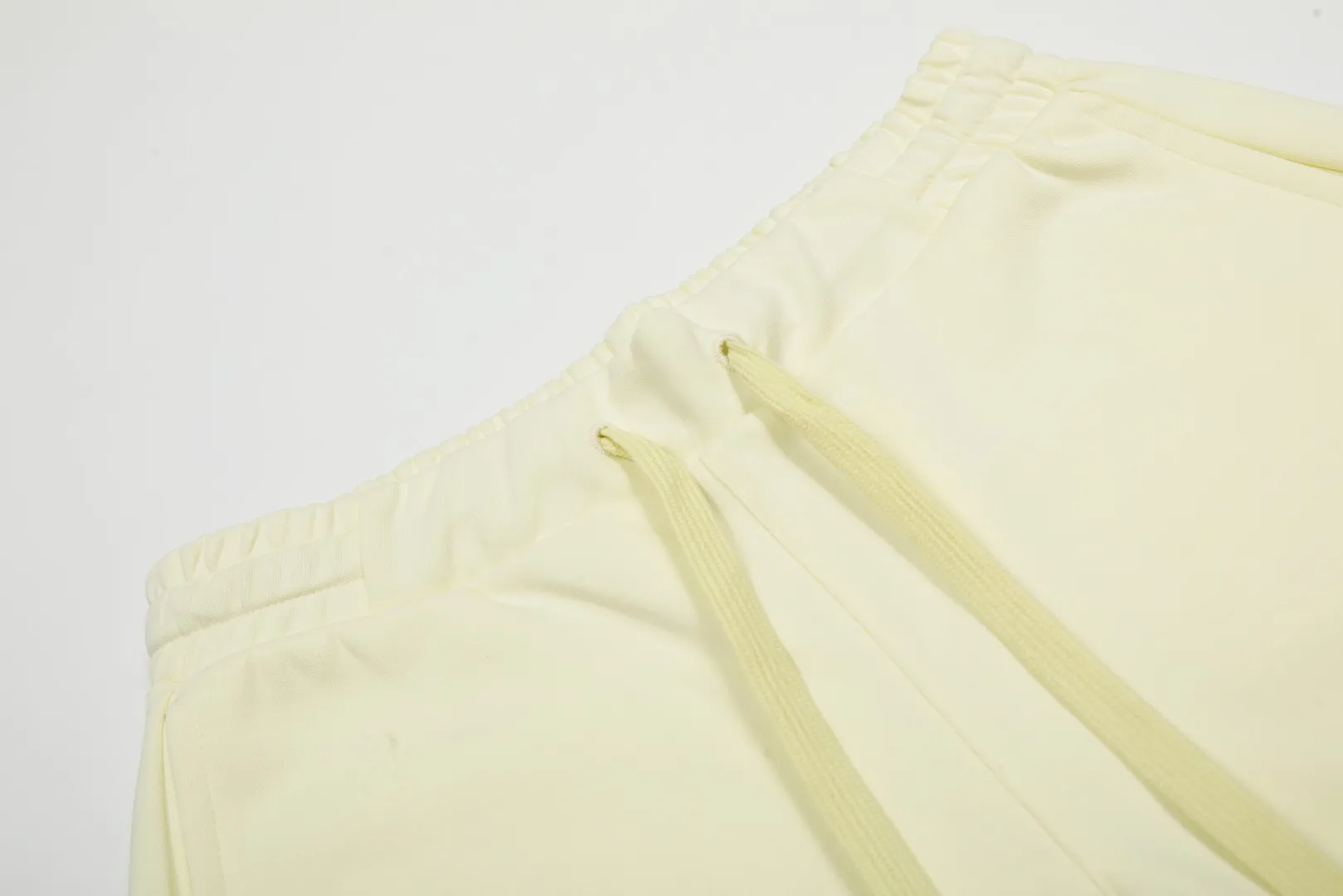 P146 💰 "Top Quality" Style Number: D910# [Ralph Lauren Paul Small Label War Horse Basic Women's Shorts] ✅Slim and sexy slim-fitting model for hot girls, six-color colorful hair ✅Summer fresh, classic and versatile drawstring basic classic shorts ✅Lazy style must-have item, small fresh feeling on the upper body ✅Air cotton is soft, comfortable and breathable, retro and textured ✅Specialized for platform live broadcast, wholesale entity, summer running volume ✅Simple and easy to match, light American style, super great ✅Standard for summer, small and sexy is YYDS, a must for petite girls Size: S-L #Elastic waistline can be stretched Color: Black White Gray Pink Apricot Green